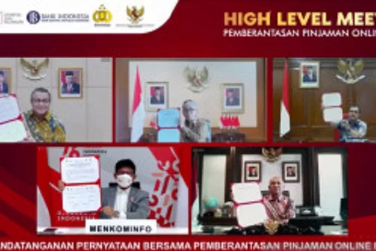 Lima institusi yakni Otoritas Jasa Keuangan (OJK), Bank Indonesia (BI), Kepolisian Republik Indonesia (Polri), Kementerian Komunikasi dan Informasi (Kemenkominfo) dan Kementerian Koperasi dan Usaha Kecil dan Menengah (Kemenkop UKM) memberikan pernyataan bersama komitmen memperkuat langkah-langkah pemberantasan pinjaman online (pinjol) ilegal.  (ANTARA/Citro Atmoko)