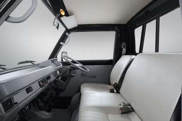 Ruang kabin Mitsubishi New Colt L300. (ANTARA/HO)