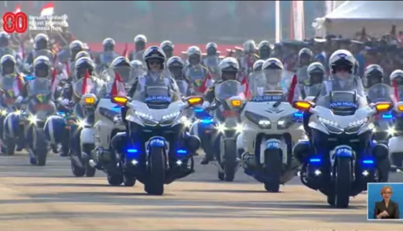 Pasukan motor pengawal Kirab Bendera Sang Merah Putih dan Teks Proklamasi.