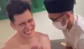 Verrel Bramasta unggah video insiden bahu copot yang bikin ngilu, pilih berobat ke Haji Naim