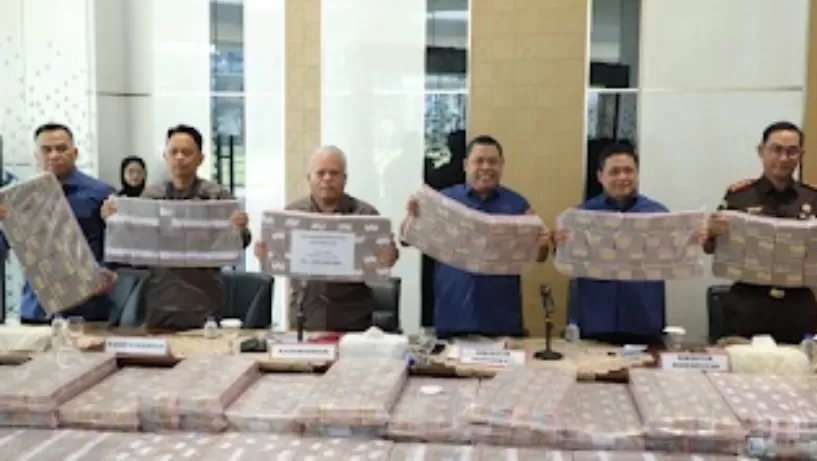 Kejagung uang tunai Rp11,8 triliun dalam kasus dugaan tindak pidana korupsi terkait pemberian fasilitas Crude Palm Oil (CPO) yang melibatkan Korporasi Wilmar Group.