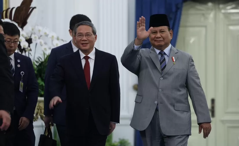 Presiden Prabowo menyambut Perdana Menteri Tiongkok Li Qiang, di Istana Merdeka, Jakarta.