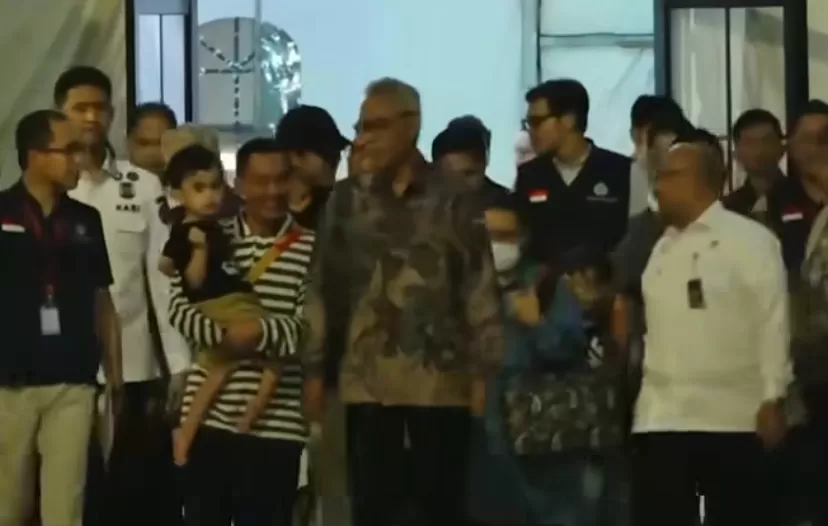 Sebanyak 11 WNI yang dievakuasi dari Iran tiba di Bandara Soekarno Hatta, Tangerang, Selasa malam, 24 Juni 2025.