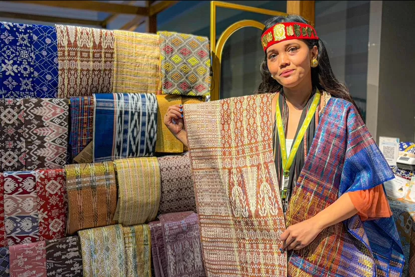 Founder Saree Ulos Juliana Sianturi.