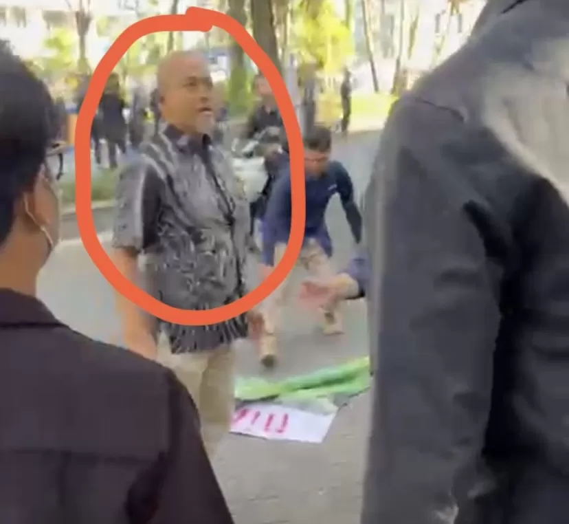 Seorang staf di Fakultas Ekonomi dan Bisnis Universitas Brawijaya (FEB UB) Malang diduga melakukan aksi rasisme. 