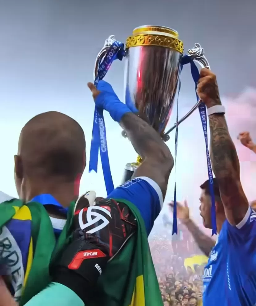 Persib Bandung berhasil mengunci gelar juara Liga 1 2024/2025 usai mengalahkan Persis Solo dengan skor 3-2 di Stadion Gelora Bandung Lautan Api (GBLA), Sabtu, 24 Mei 2025.