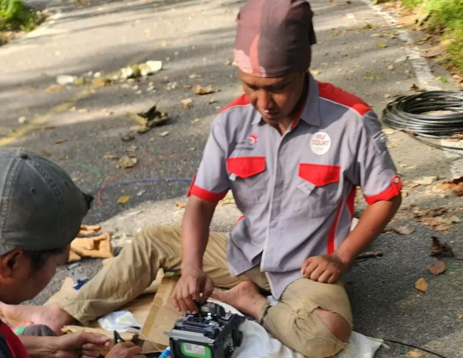 Tim teknis TelkomGroup bekerja 24/7 untuk memperbaiki infrastruktur yang terdampak, menormalkan jaringan, serta memperkuat konektivitas darurat di area prioritas.
