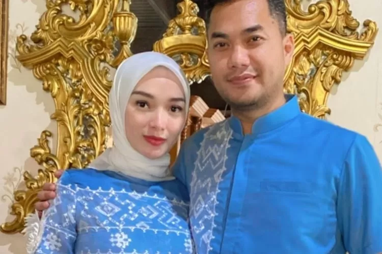 Sirajuddin Mahmud dan Zaskia Gotik. Sirajuddin Mahmud baru saja dipanggil KPK karena Jadi Saksi Kasus Korupsi Pembangunan Gereja di Papua (Instagram @zaskia_gotix)