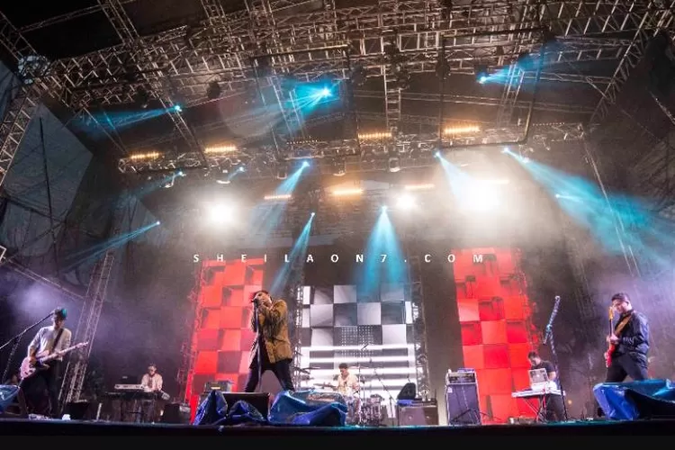 Gantikan The 1975 yang batal manggung di Jakarta, aksi Sheila On 7 di malam terakhir We The Fest jadi sorotan publik (Instagram @sheilaon7)