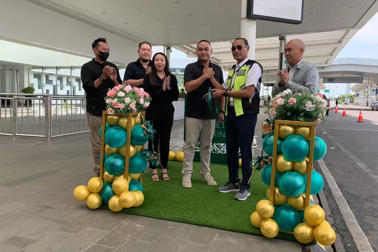 Premio Valet Service saat melakukan peresmian dalam pelayanan jasa parkir di Bandara Ahmad Yani Semarang. (Ayosemarang.com/Audrian Firhannusa)