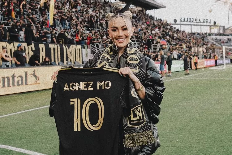 Agnez Mo jawab isu mualaf dan hijrah melalui bio Instagram  (instagram @agnezmo)