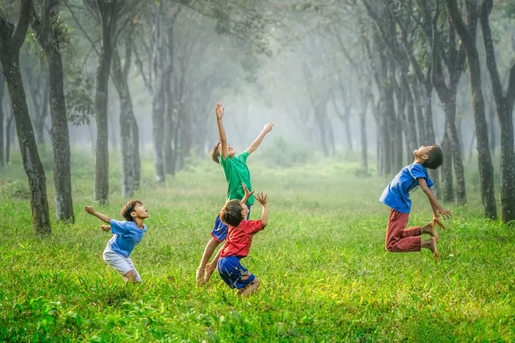 Ilustrasi anak laki. Badan Pusat Statistik (BPS) merilis indeks kebahagiaan di Indonesia tahun 2021, salah satunya Maluku Utara. (Unsplash/@robbie36)