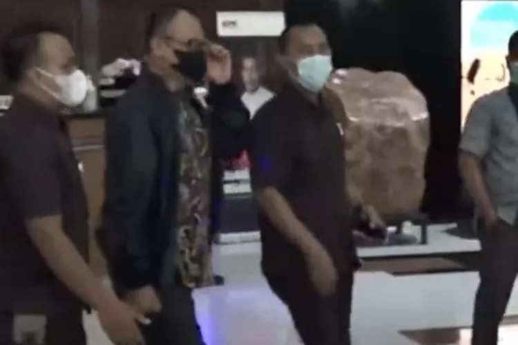 KPK kembali menemukan box berisi uang Rp37 Miliar milik Rafael Alun Trisambodo (tangkap layar Tiktok @metro_tv)