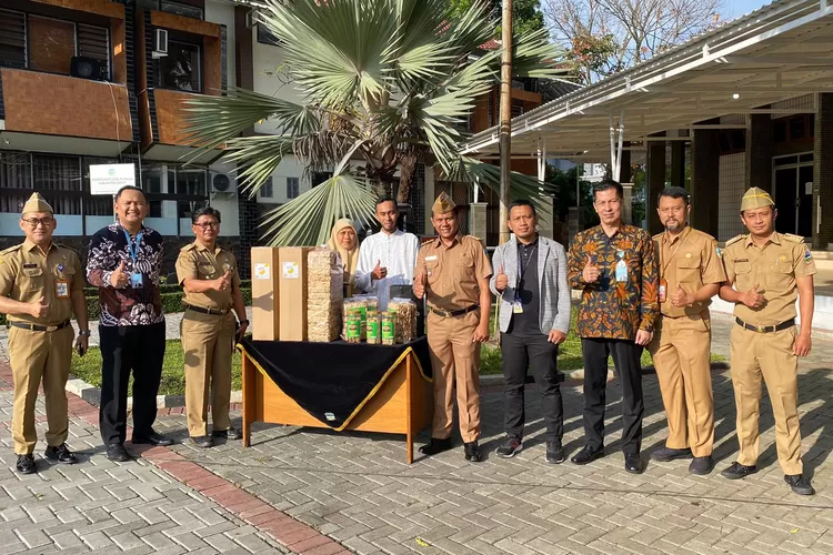 Seremoni ekspor perdana sale pisang ke Malaysia yang merupakan UMKM binaan Bank bjb. (dokumentasi bank bjb)