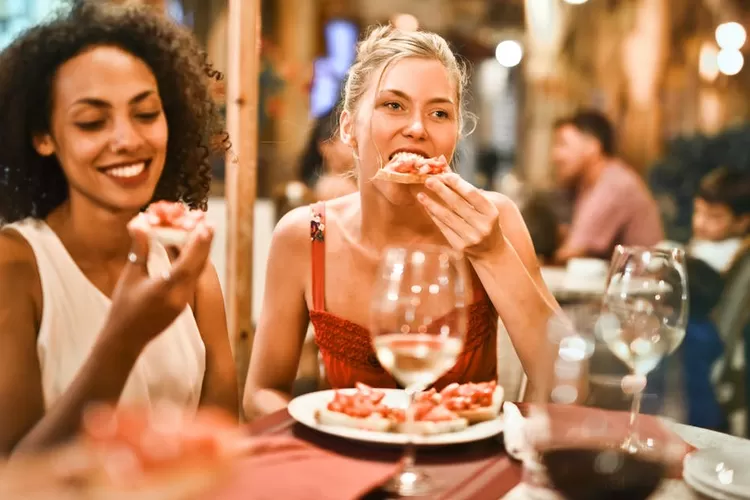 berikut ciri dari rumah makan atau warung yang menggunakan pesugihan memakai tumbal (www.pexels.com)