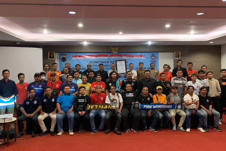 Kelompok suporter se-Jateng saat koordinasi dengan Asprov Jateng dan Polda Jateng di Hotel Candi Indah. (Ayosemarang.com/ Audrian Firhannusa)