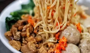 5 Mie Ayam Pedas di Depok yang Super Nampol, Berani Coba?