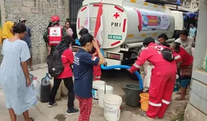Tujuh Kelurahan Kekeringan, 3.236 Warga Depok Terima Air Bersih