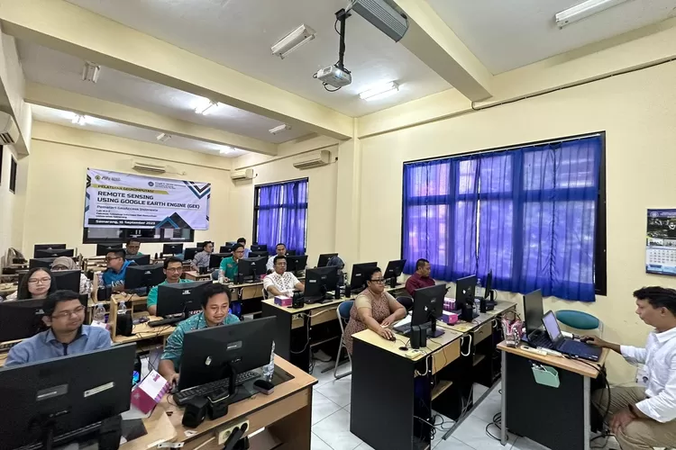 Program Studi S1 Sistem Informasi FTIK USM menggelar workshop Visualisasi Data Geospatial pada Sabtu, 16 September 2023. (Dok. USM)