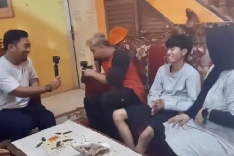 Tiko diundang berkunjung di kampung halaman Bang Brew di Kotamobagu (Sumber: tangkap layar Facebook Rostanti Mokobombang)