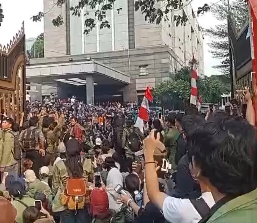 Aksi unjuk rasa mahasiswa pecah di depan Markas Polda Metro Jaya, Jakarta, Jumat, 29 Agustus 2025.