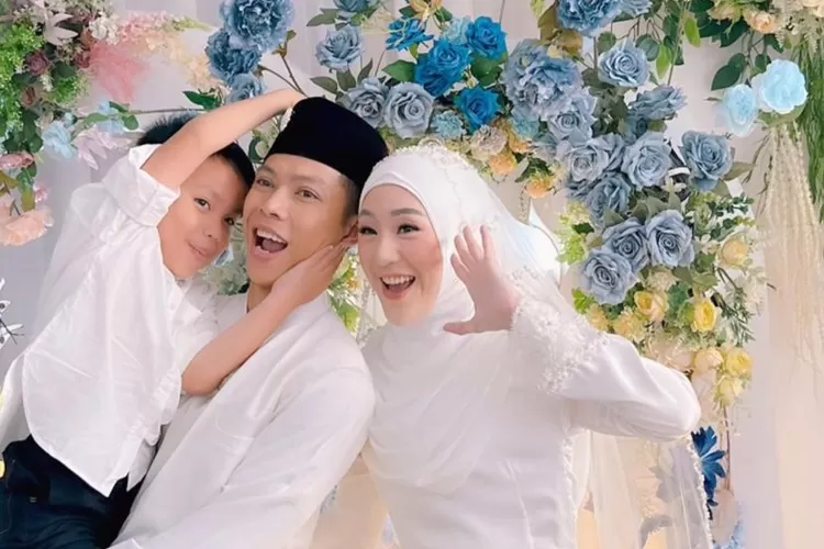 Larissa Chou resmi dinikahi Ikram Rosadi. (Gorajuara/ Instagram/ @larrisachou)