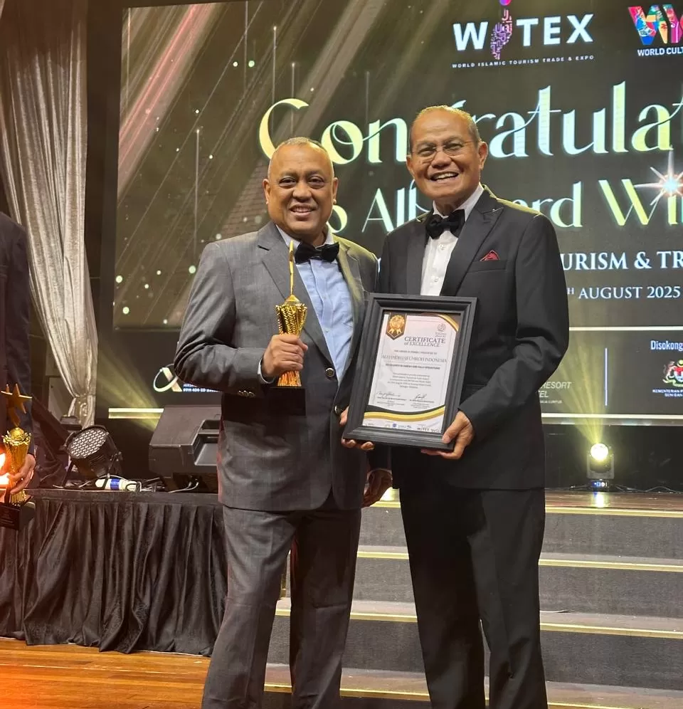 Managing Director PT Al Hamdi, Tauhid Al Hamdi, saat menerima penghargaan World Islamic Tourism and Trade Award 2025.