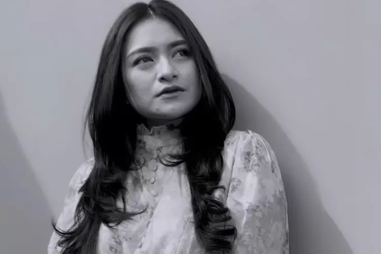 Nathalie Holscher Lepas Hijab