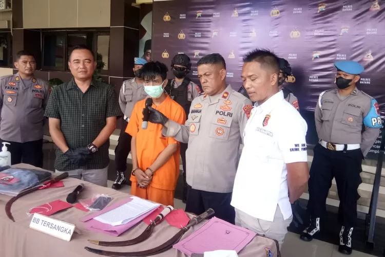 Wakapolres Batang Kompol Raharjo saat konferensi pers di Mapolres Batang. (Muslihun/Kontributor Batang)