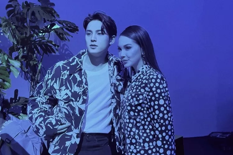 Alyssa Daguise foto bareng Mingyu SEVENTEEN (Instagram @alyssadaguise)