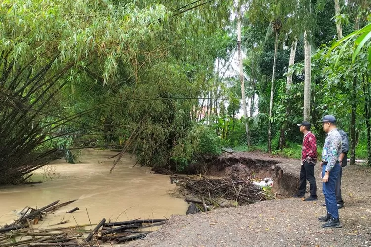 Tebing Sungai Batang Mangguang Tergerus Erosi di Pariaman Bakal Diperbaiki Tahun 2023