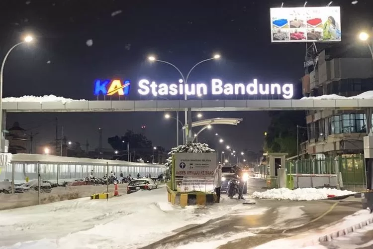 Bandung Terasa Dingin Belakangan Ini, Warganet Twitter Parodikan Bandung Bersalju (twitter/toyaantonio13)