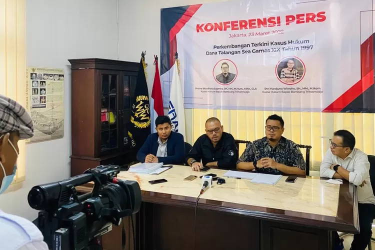 Kuasa Hukum Bambang Trihatmodjo, Hardjuno Wiwoho memberikan keterangan pers di Jakarta, Rabu (23/3/2022).  (Dokumen Kuasa Hukum)