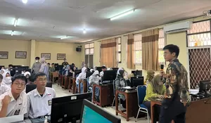 Hindari Jerat Bunga Pinjaman Online, UI Mengedukasi Guru dan Siswa Depok