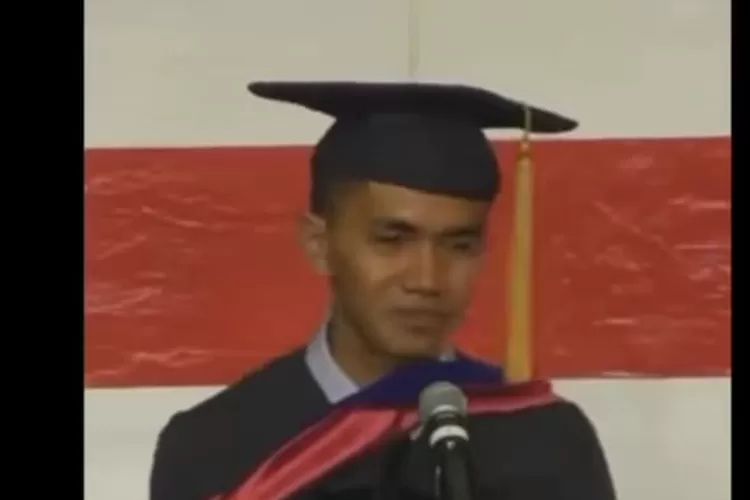 Ahmad Munjizun saat menyampaikan pidato kelulusan S3 dari North Carolina State University.