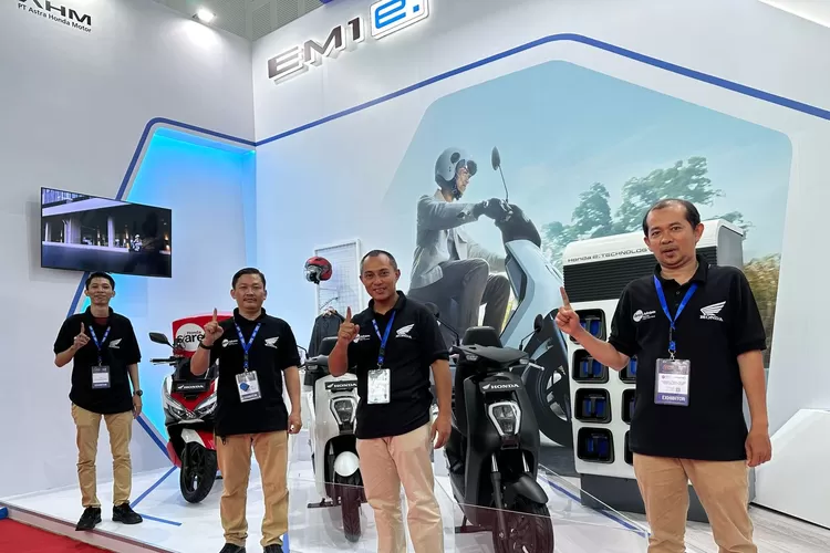 PT Astra Honda Motor atau AHM dan PT Daya Adicipta Motora, memperkenalkan sepeda motor listrik Honda EM1 e pada ajang IEMS 2023.