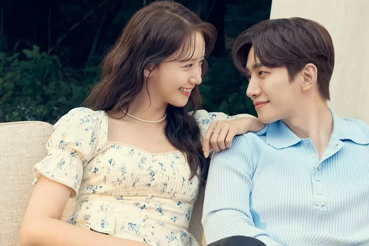 Yoona SNSD dan Junho 2PM pemain drama King The Land (Sumber: Instagram @netflixkr)