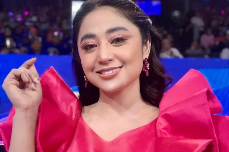 Dewi Perssik melaporkan dugaan pencemaran nama baik ke Polres Metro Jakarta Selatan (Instagram @dewiperssik9)