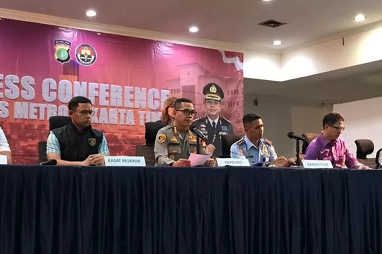 Konferensi pers mengenai mayat anak perwira TNI yang ditemukan tewas terbakar di Lanud Halim Perdanakusuma Jaksel. (ist)