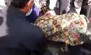 Sujud Didepan Pengajaran SLB Bandung Soal Tanah Hibah, Risma Pernah Lakukan Aksi Yang Sama Ke IDI