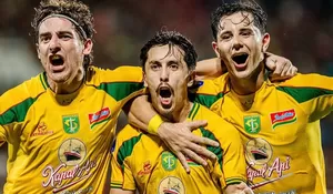 Persebaya Surabaya Amankan Poin Penuh di Kandang PSM, Diwarnai Drama VAR!