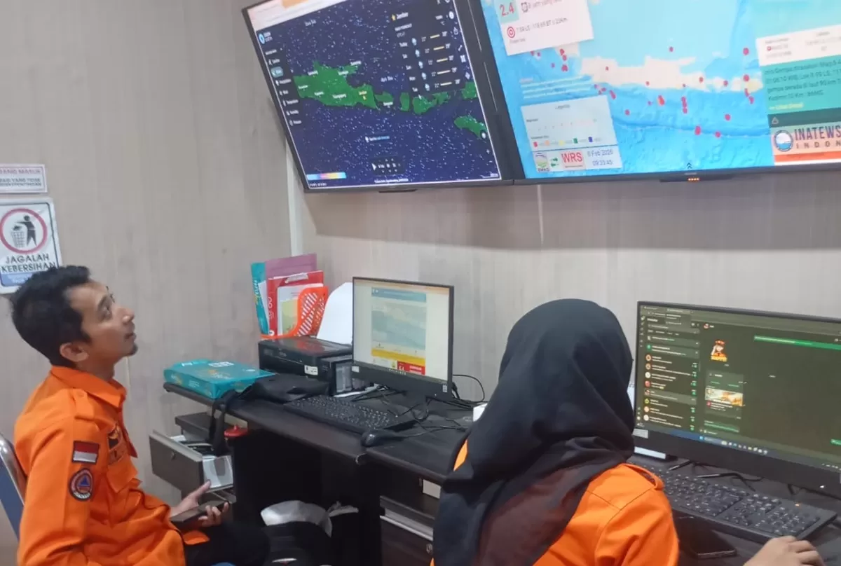 Pemantauan kondisi gempa. (Dok BPBD Jember)