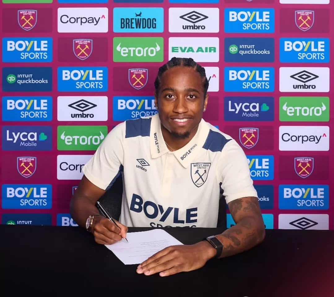 Kyle Walker Peters diperkenalkan sebagai rekrutan anyar West Ham dengan jersey nomor punggung 2.