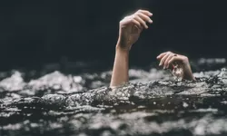 Karena Cuaca Buruk Kapal di Pantai Menganti Terbalik, Dua Pemancing Tenggelam