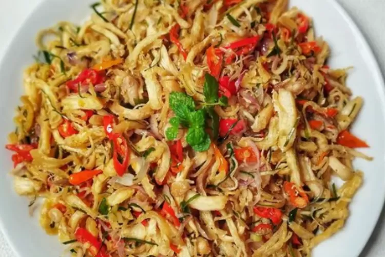 Resep ayam suwir sambal matah. Foto/Instagram (Foto/Instagram)