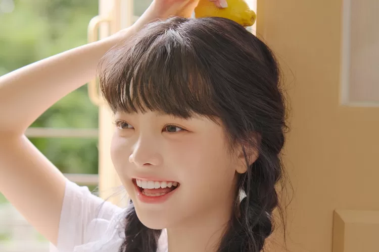 Eunchae akan jadi MC baru dalam acara musik 'Music Bank' (Twitte @le_sserafim)