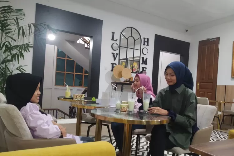 Suasana Lantai 2 Kafe Batas Kota Salatiga 'Love Home' Salatiga.  (Foto: Edy Susanto HM)