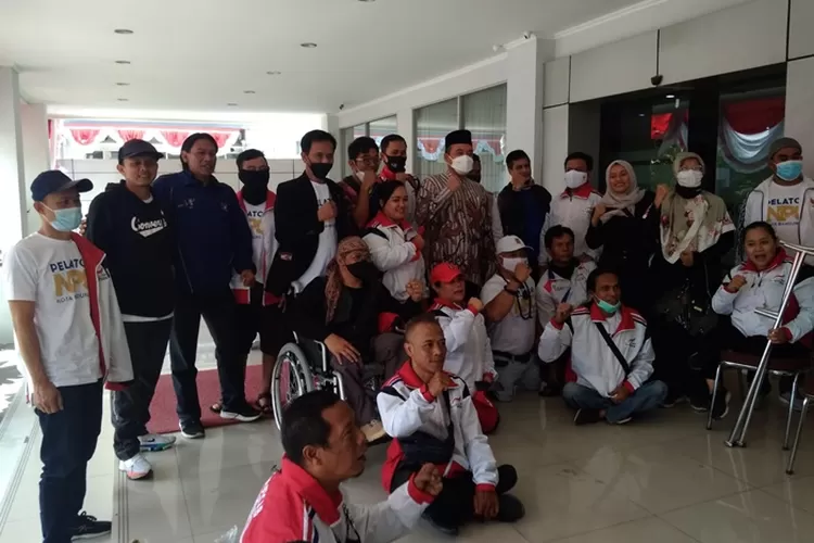 Para Atlet saat mendatangi Gedung DPRD Kota Bandung, Kamis 2 September 2021 (Gorajuara.com)