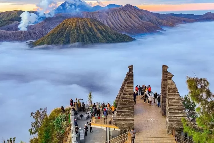 Sejarah Terbentuknya Gunung Bromo Dan Suku Tengger Yang Kesohor ...