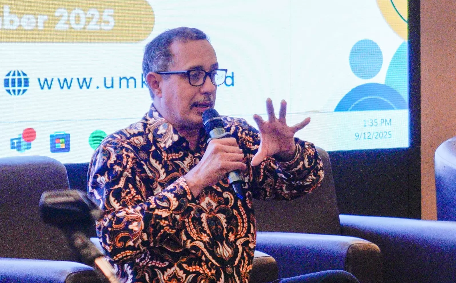 Asisten Deputi Bidang Produksi dan Digitalisasi Usaha Kecil Ali.